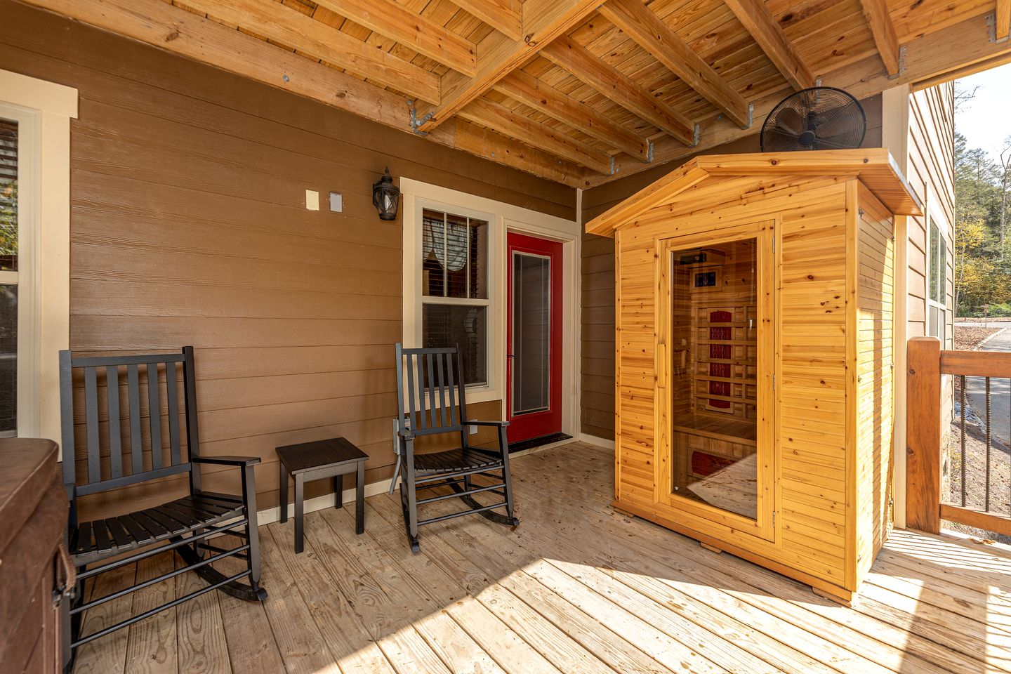 Breathtaking Cute Cabin with Fireplace, Game Room, Swimming Pool and Hot-tub in Gatlinburg, Tennessee