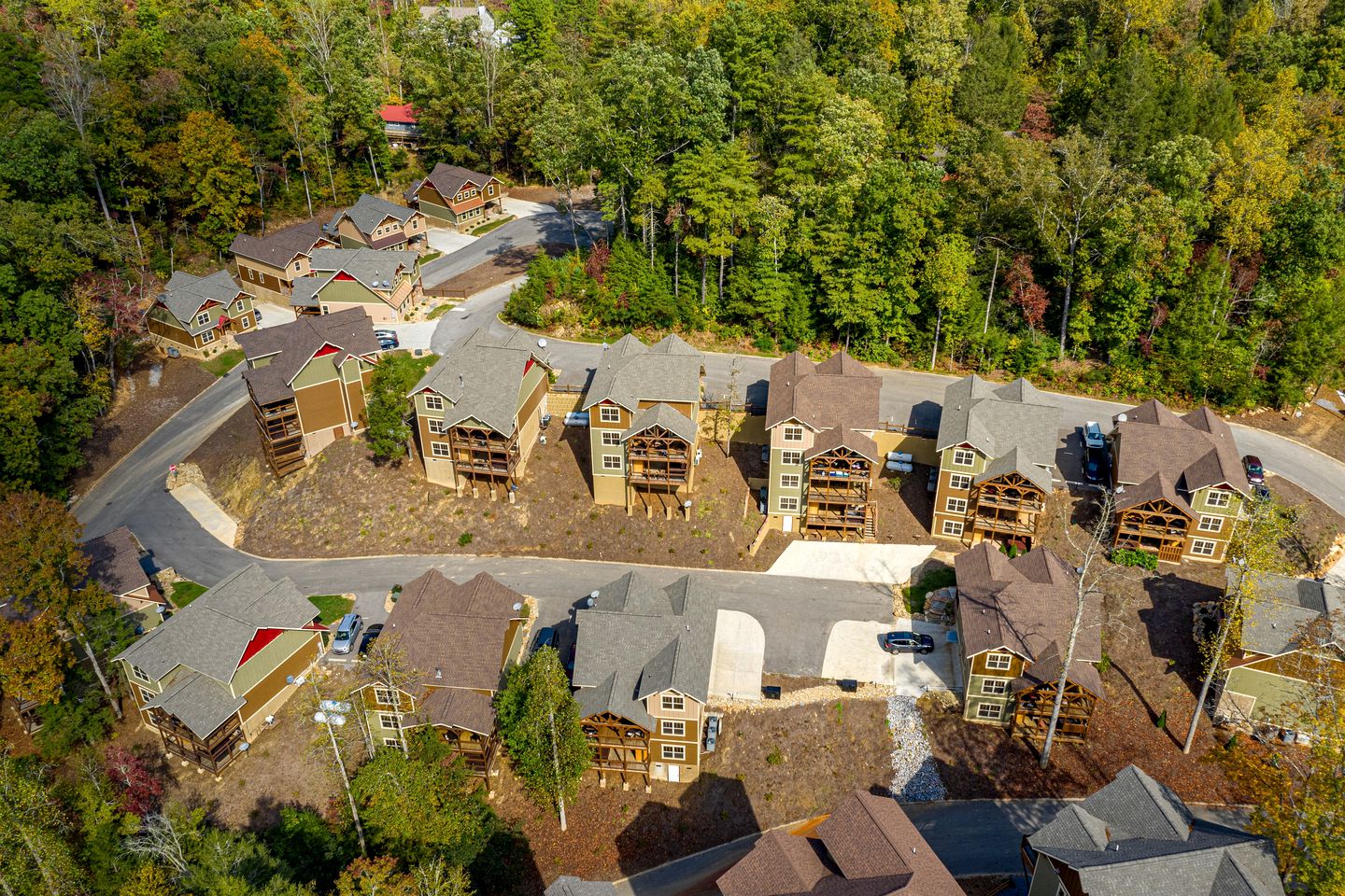 Breathtaking Cute Cabin with Fireplace, Game Room, Swimming Pool and Hot-tub in Gatlinburg, Tennessee
