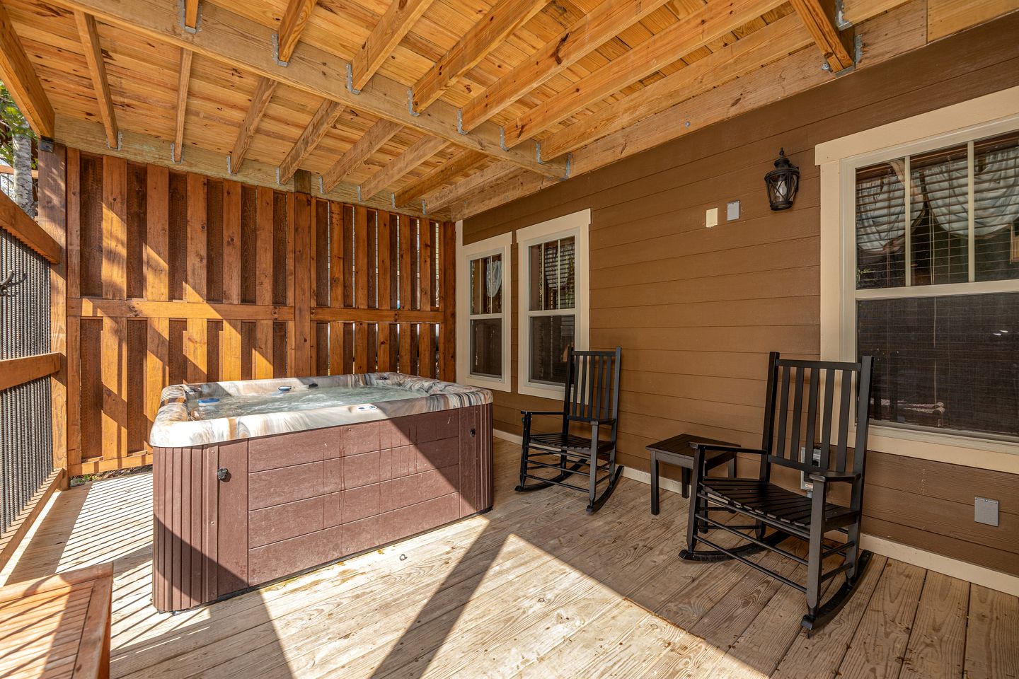 Breathtaking Cute Cabin with Fireplace, Game Room, Swimming Pool and Hot-tub in Gatlinburg, Tennessee