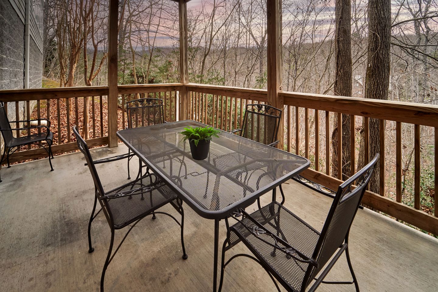 Stunning Cottage with Hot-tub, Barbecue and Games in Gatlinburg, Tennessee