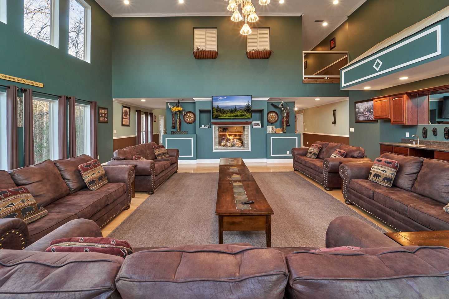 Stunning Cottage with Hot-tub, Barbecue and Games in Gatlinburg, Tennessee