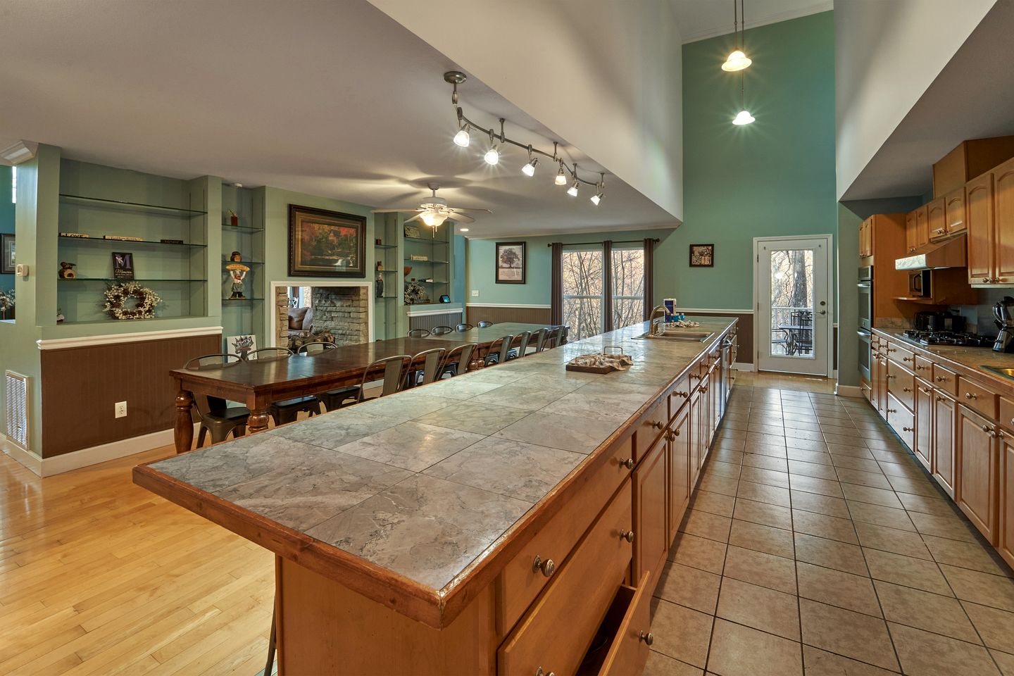 Stunning Cottage with Hot-tub, Barbecue and Games in Gatlinburg, Tennessee