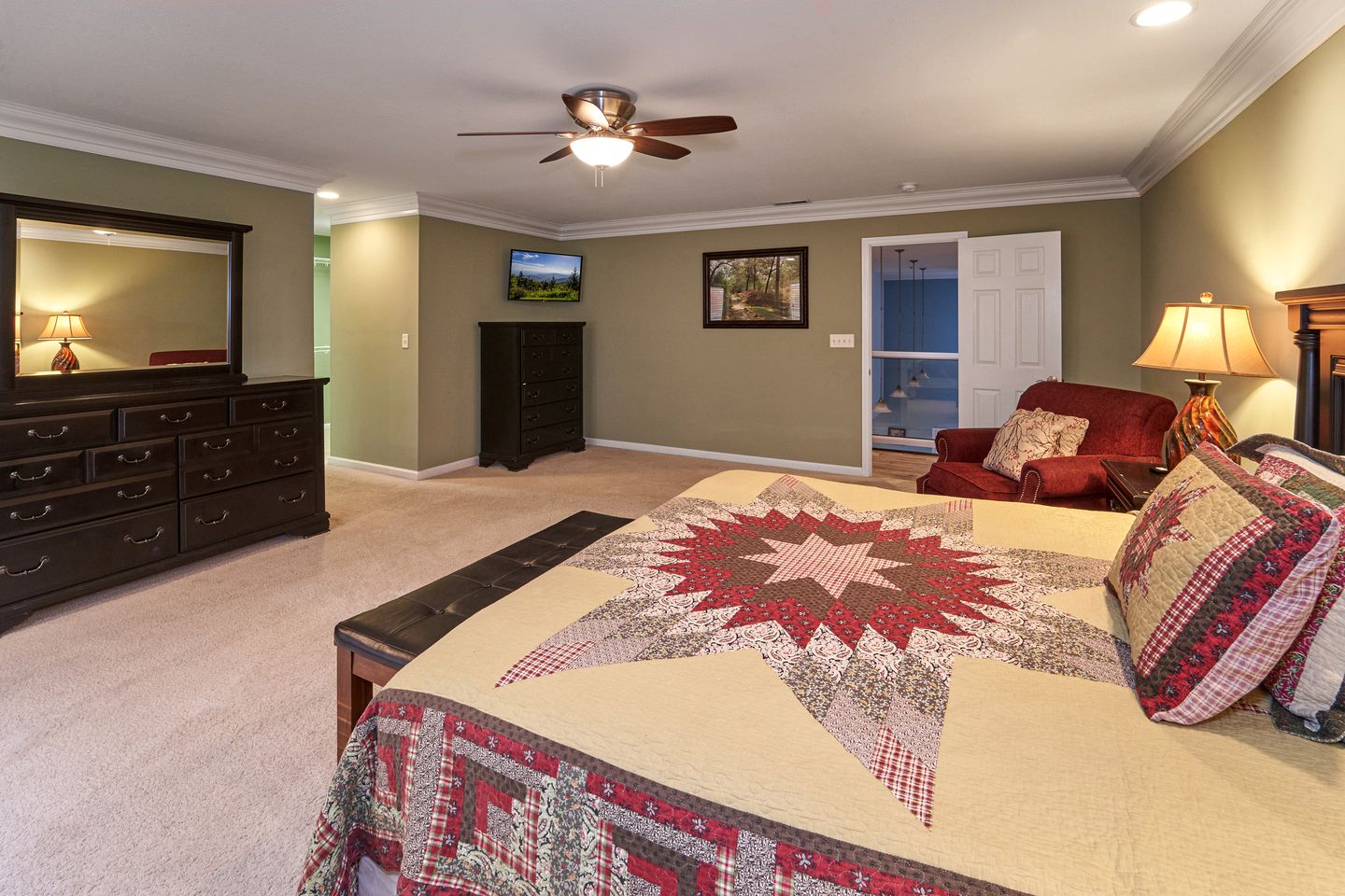 Stunning Cottage with Hot-tub, Barbecue and Games in Gatlinburg, Tennessee