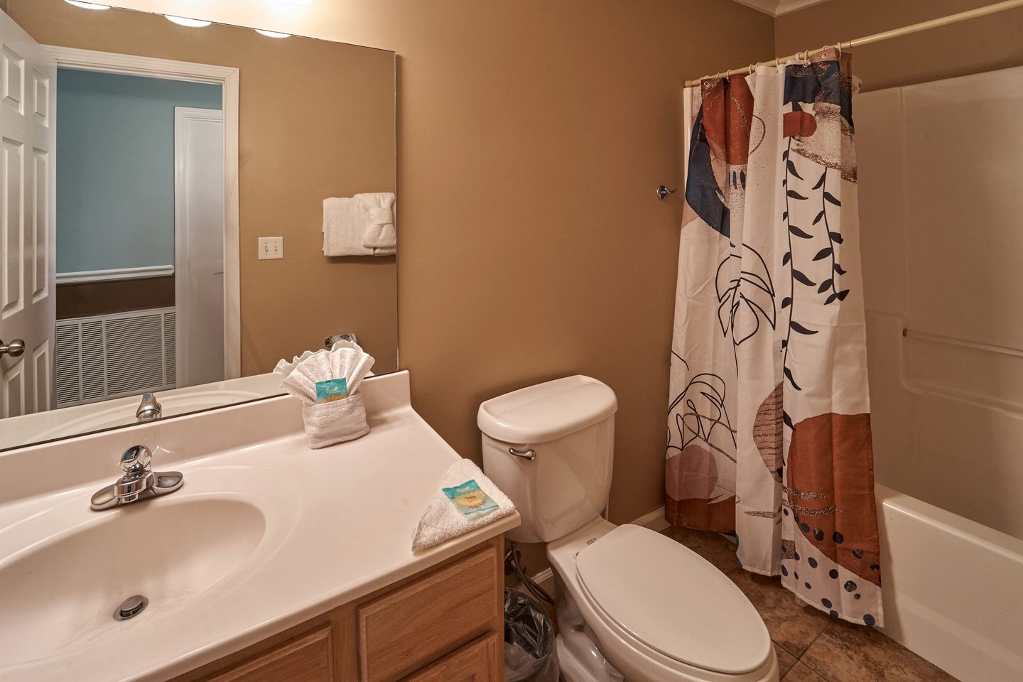 Stunning Cottage with Hot-tub, Barbecue and Games in Gatlinburg, Tennessee