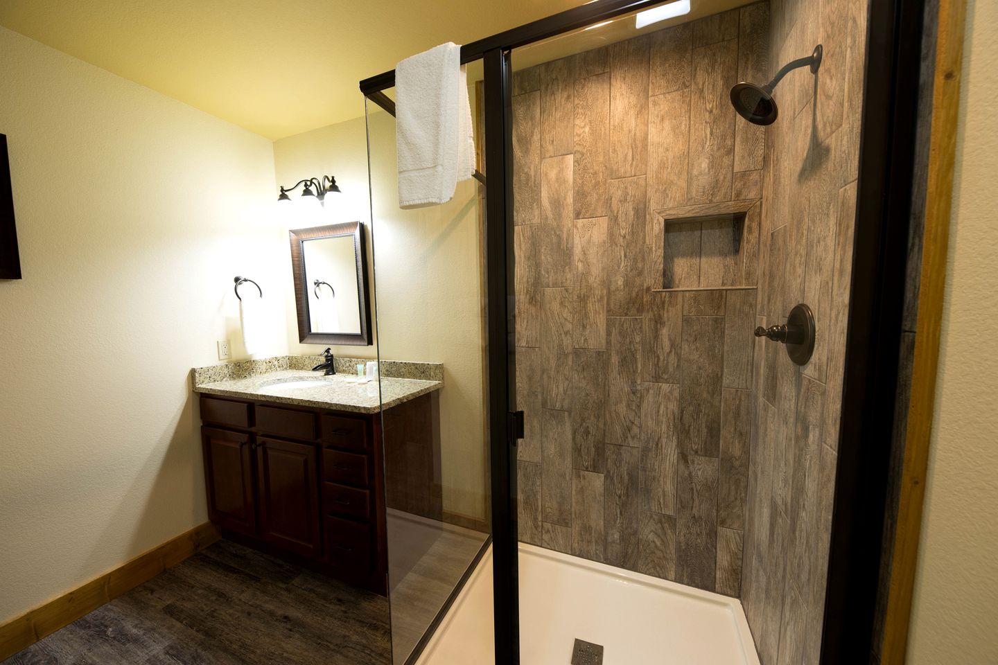 Tennessee Wilderness Retreat: Experience Luxe Glamping in this Comfortable Rental with Games Room