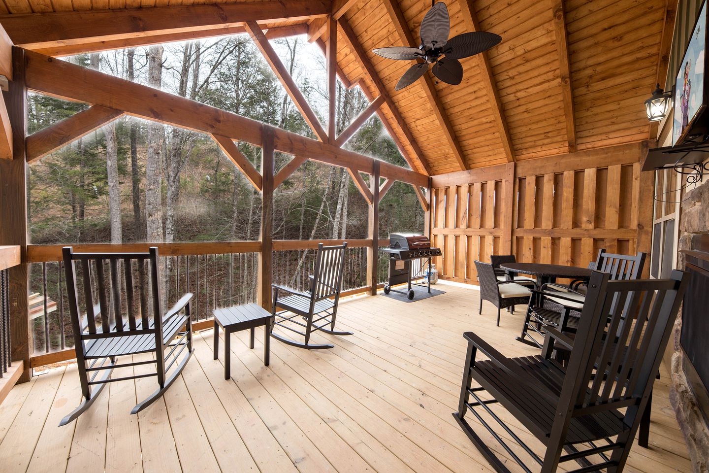 Tennessee Wilderness Retreat: Experience Luxe Glamping in this Comfortable Rental with Games Room