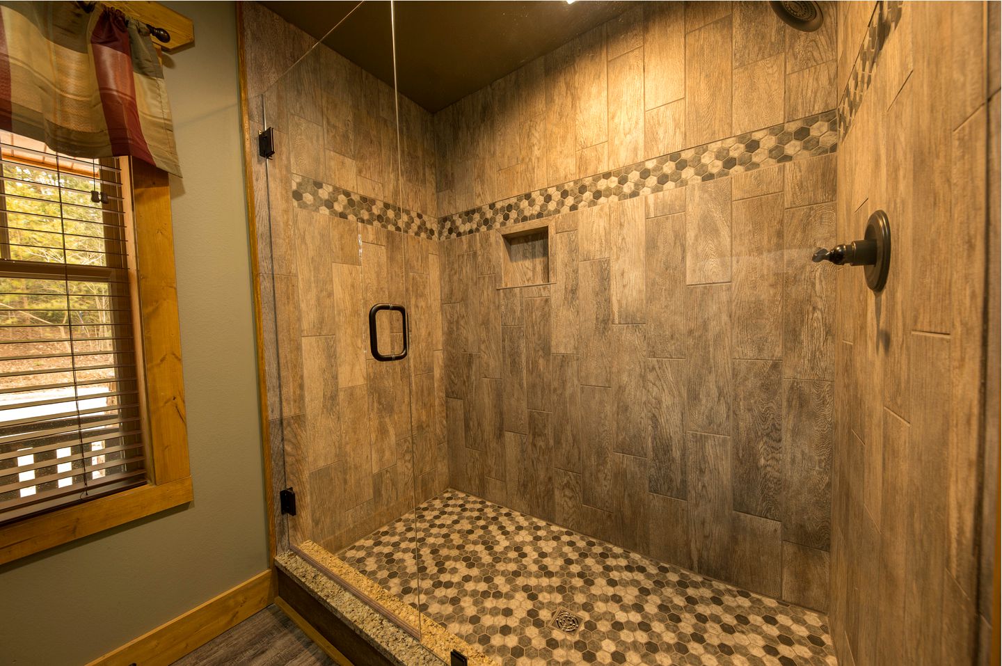 Tennessee Wilderness Retreat: Experience Luxe Glamping in this Comfortable Rental with Games Room