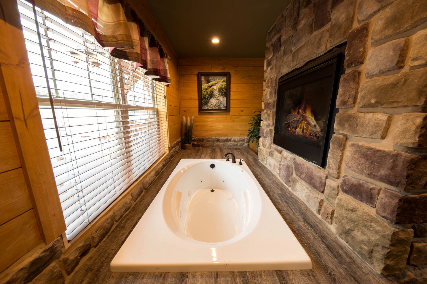 Tennessee Wilderness Retreat: Experience Luxe Glamping in this Comfortable Rental with Games Room