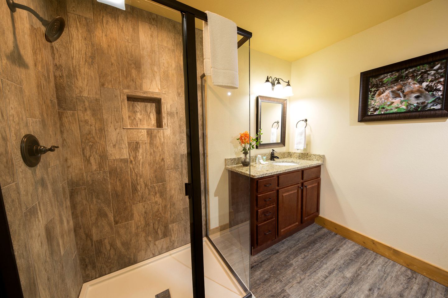 Tennessee Wilderness Retreat: Experience Luxe Glamping in this Comfortable Rental with Games Room