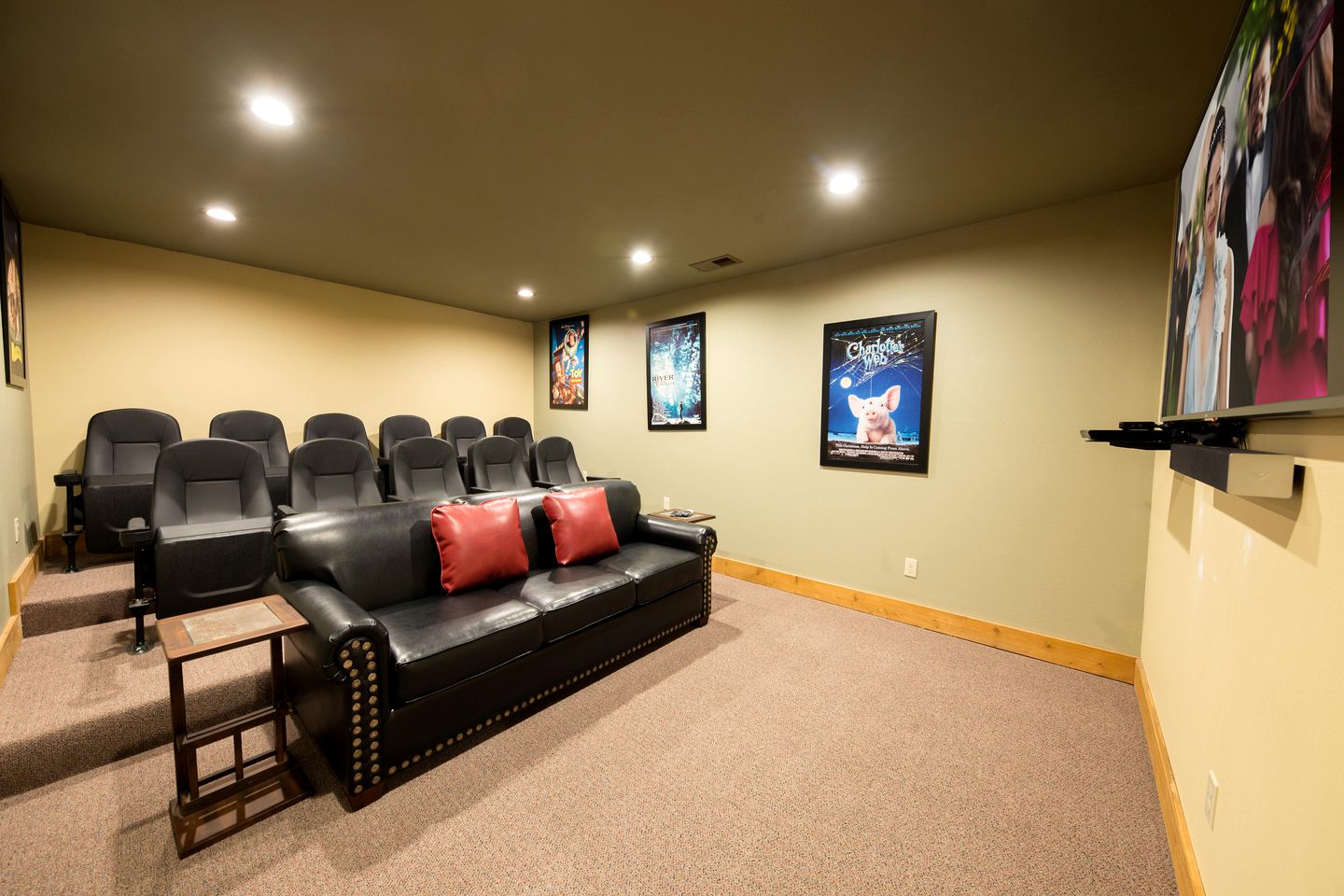 Tennessee Wilderness Retreat: Experience Luxe Glamping in this Comfortable Rental with Games Room