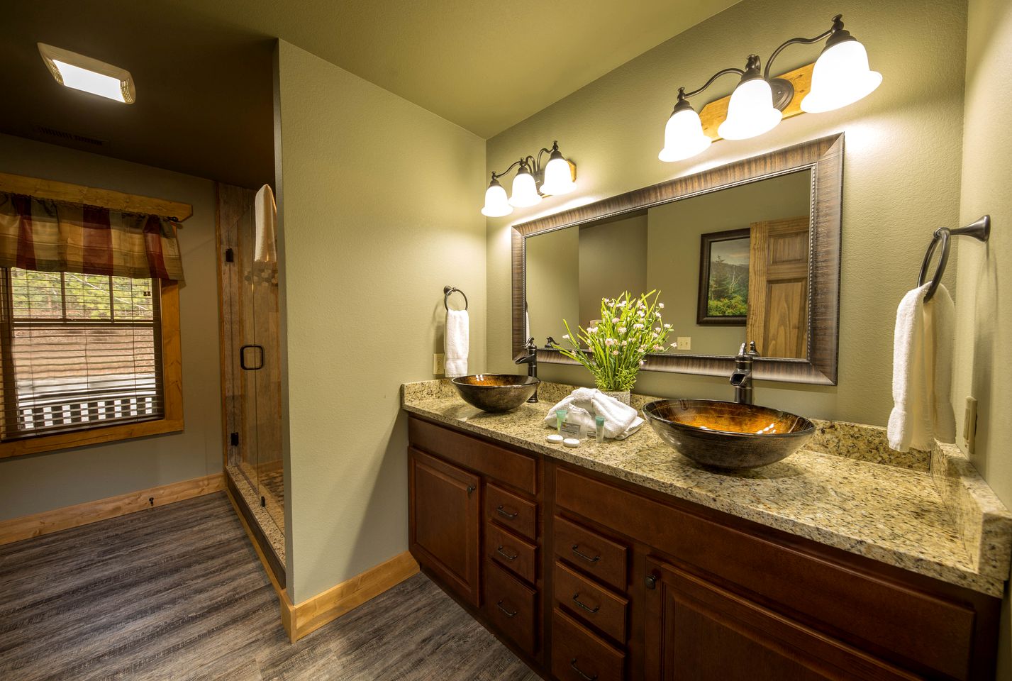 Tennessee Wilderness Retreat: Experience Luxe Glamping in this Comfortable Rental with Games Room