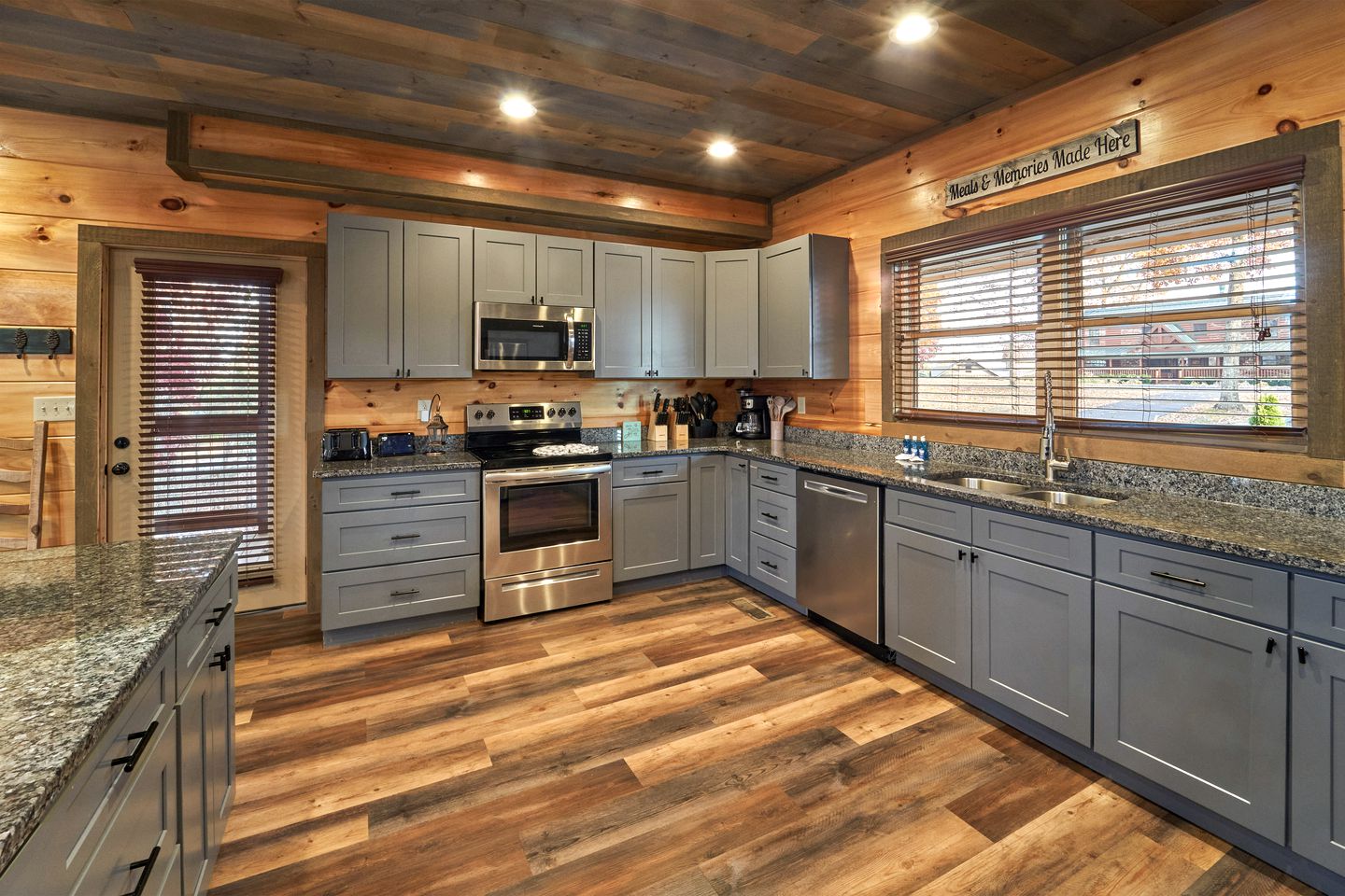 Escape to Paradise: Great Smoky Mountains Cabin with Exclusive Heated Pool