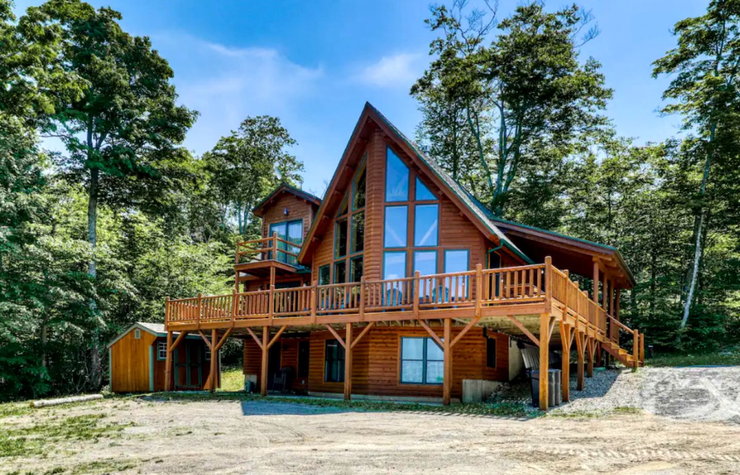 Splendid Cabin with Jacuzzi and Game Space in Maine