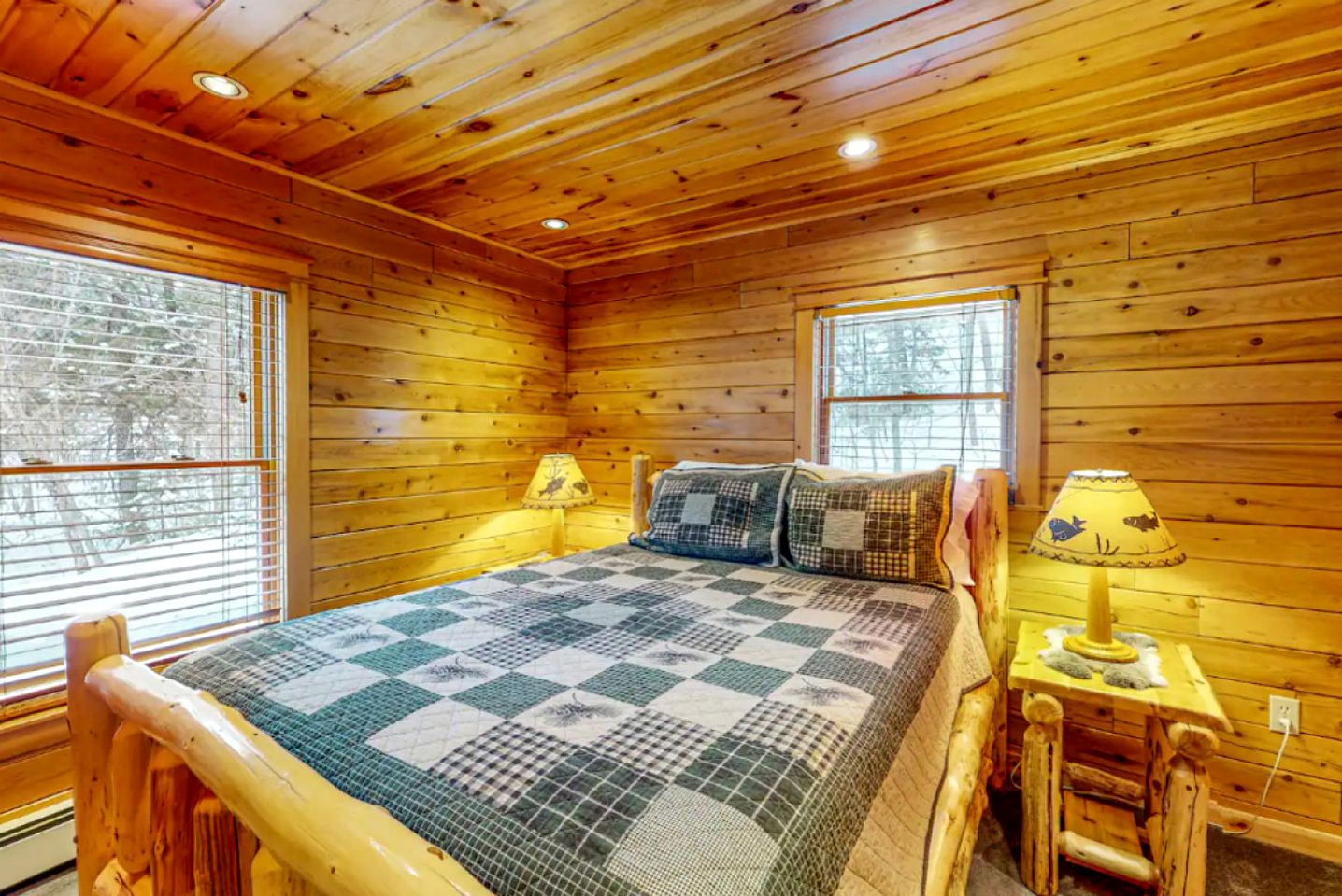 Splendid Cabin with Jacuzzi and Game Space in Maine