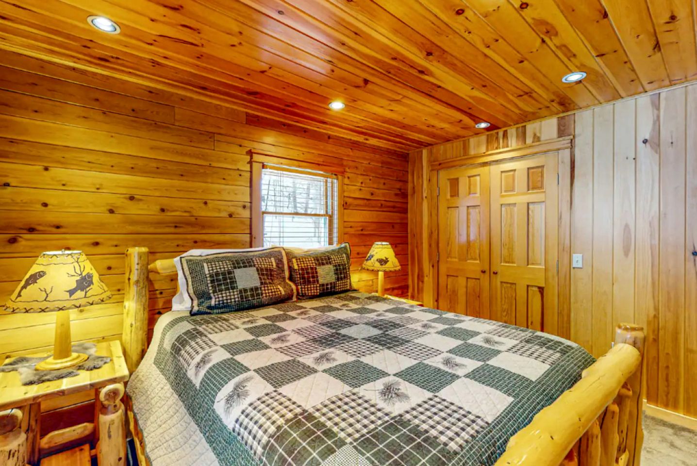 Splendid Cabin with Jacuzzi and Game Space in Maine