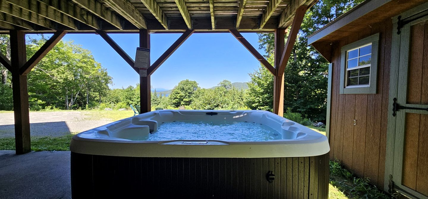 Splendid Cabin with Jacuzzi and Game Space in Maine