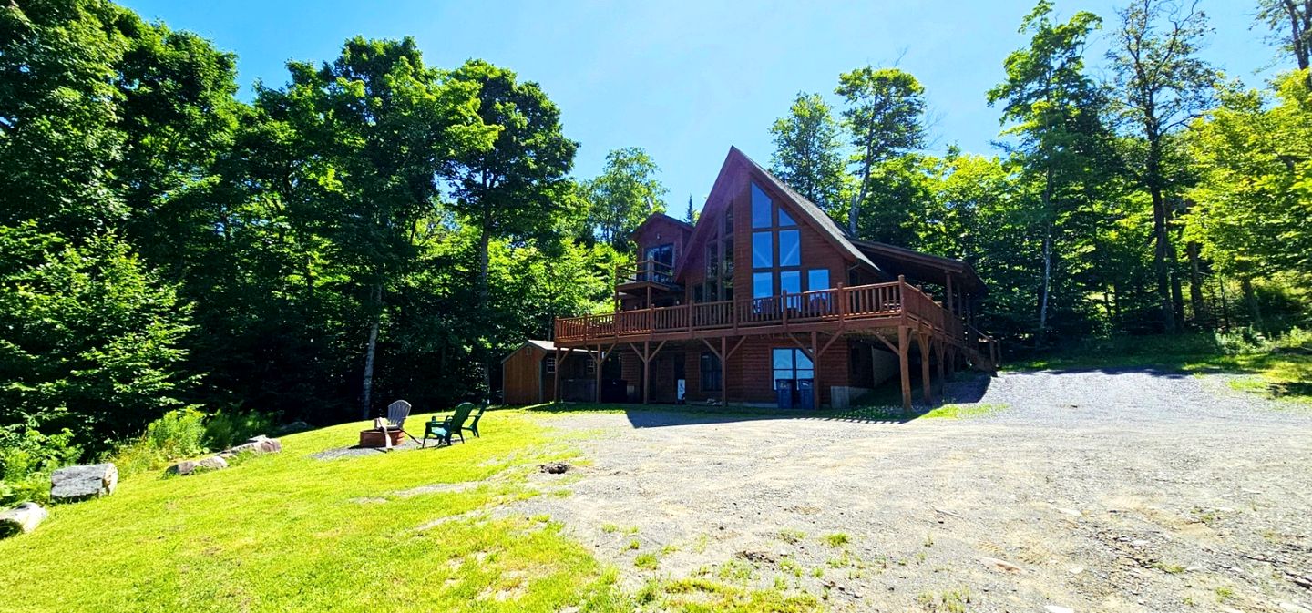 Splendid Cabin with Jacuzzi and Game Space in Maine