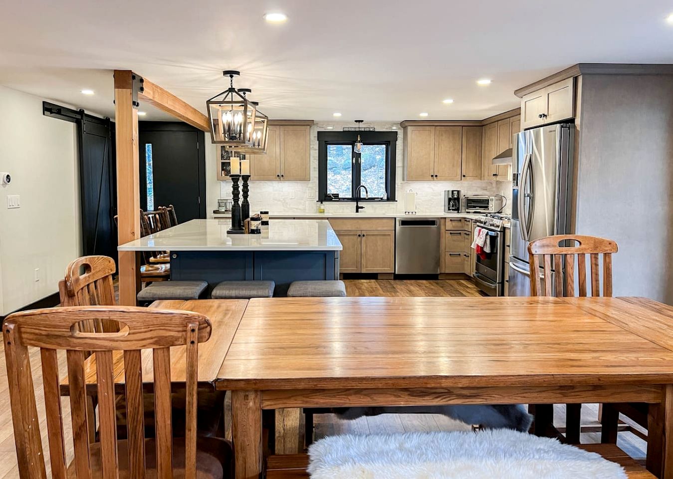 Splendid Cabin Retreat with Game Room, Gym and Spa in New Hampshire