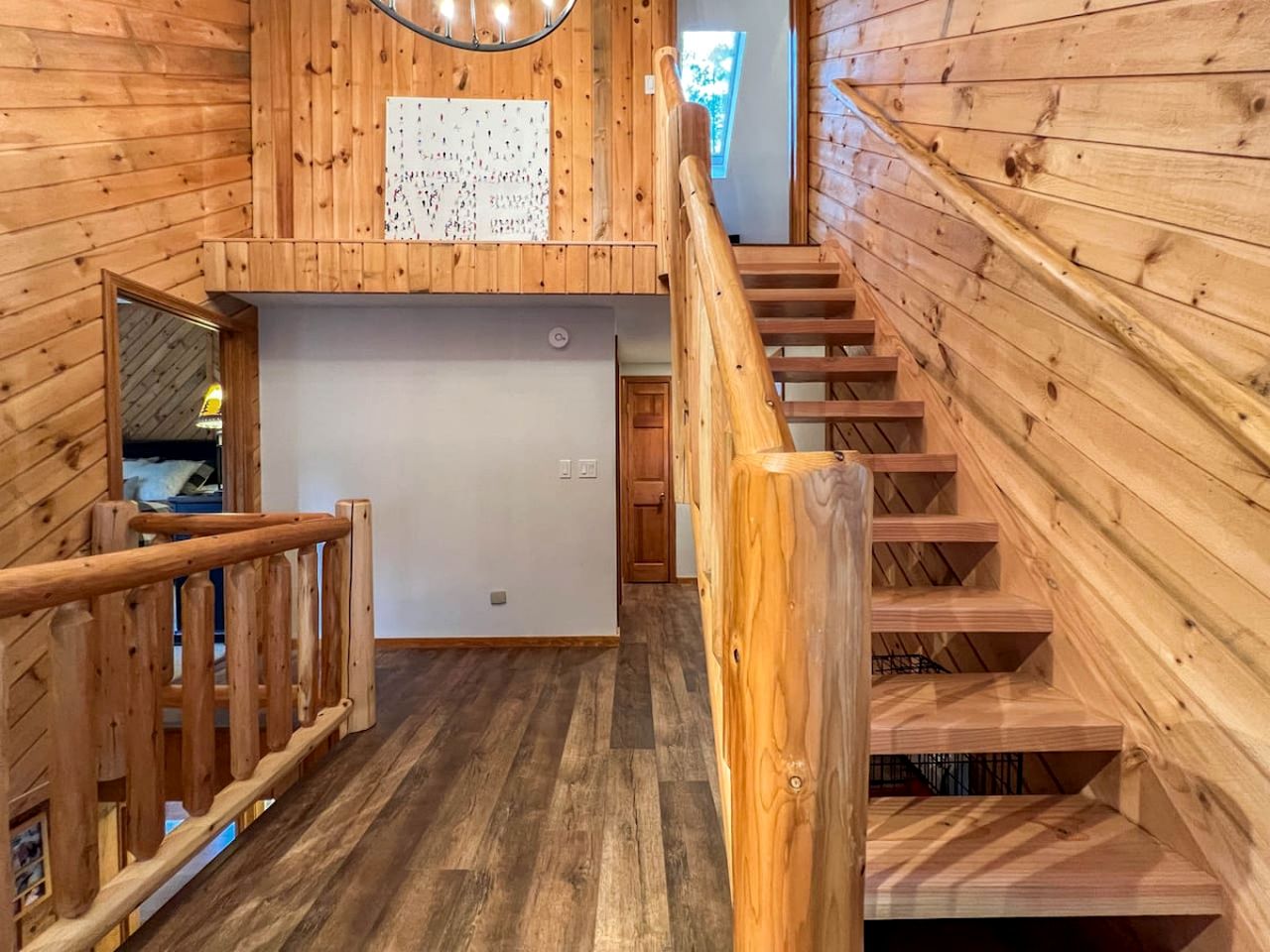 Splendid Cabin Retreat with Game Room, Gym and Spa in New Hampshire