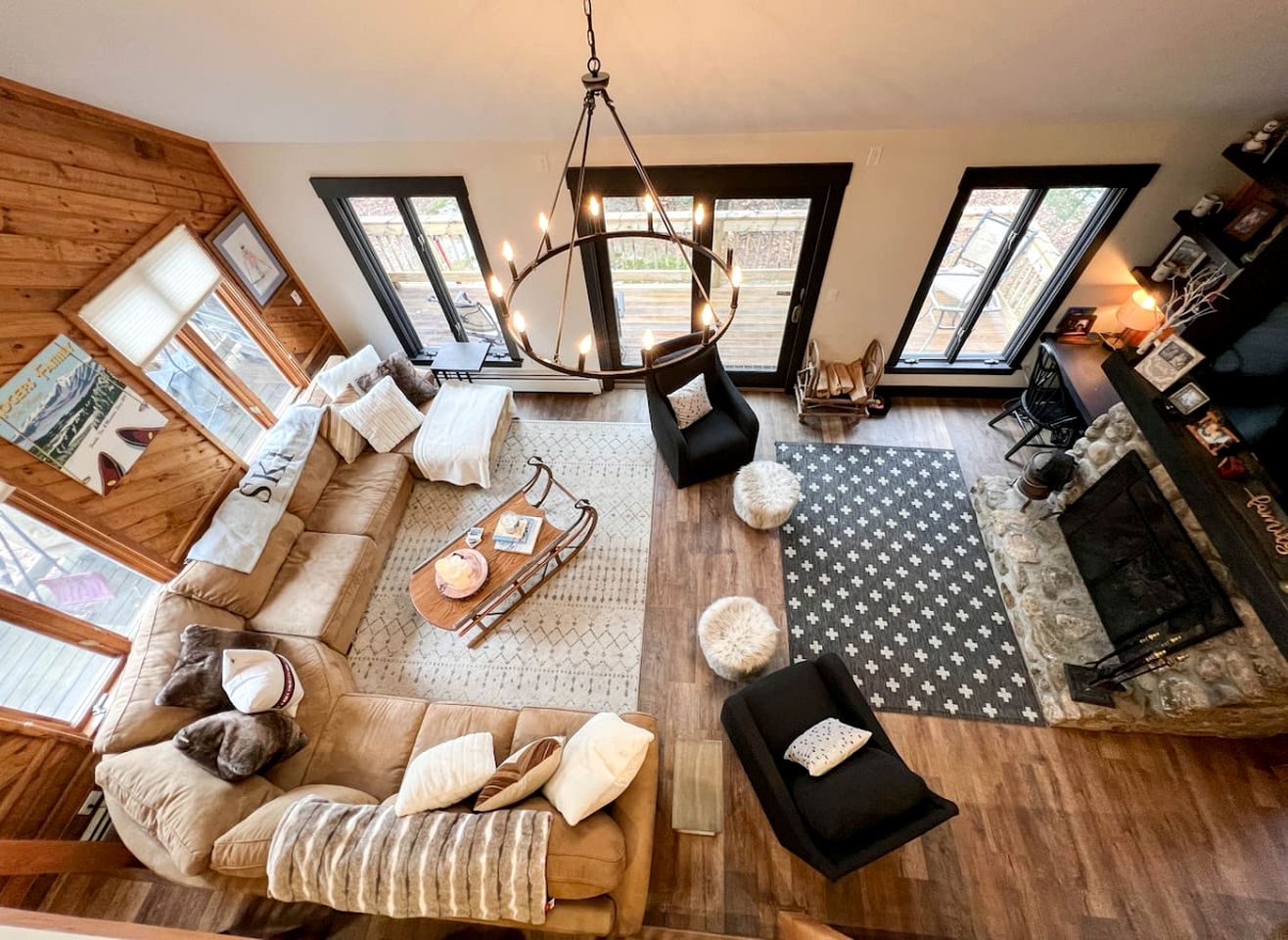 Splendid Cabin Retreat with Game Room, Gym and Spa in New Hampshire