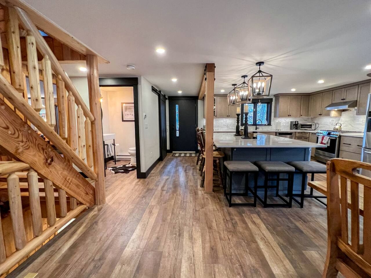 Splendid Cabin Retreat with Game Room, Gym and Spa in New Hampshire