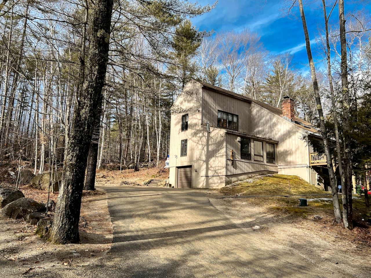 Splendid Cabin Retreat with Game Room, Gym and Spa in New Hampshire