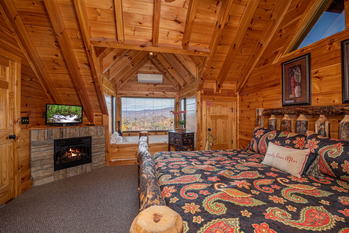 Enormous Group Cabin with Jacuzzi, Game Room and Stunning Views in Sevierville, Tennessee