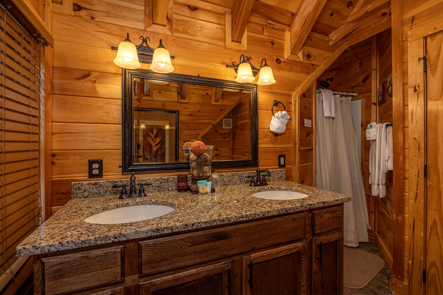 Enormous Group Cabin with Jacuzzi, Game Room and Stunning Views in Sevierville, Tennessee