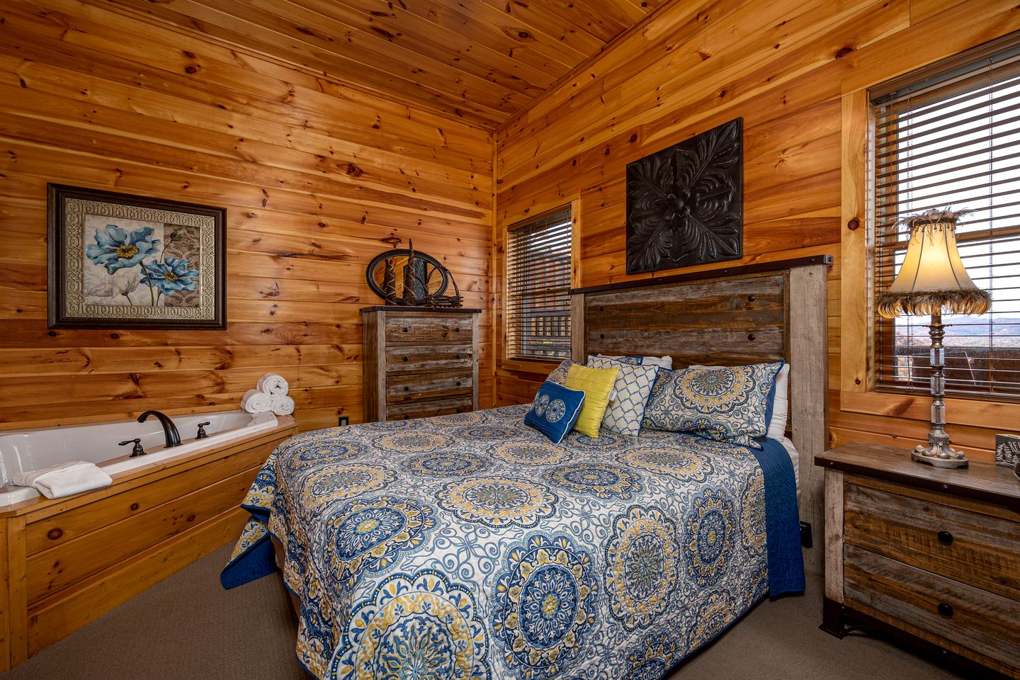 Enormous Group Cabin with Jacuzzi, Game Room and Stunning Views in Sevierville, Tennessee