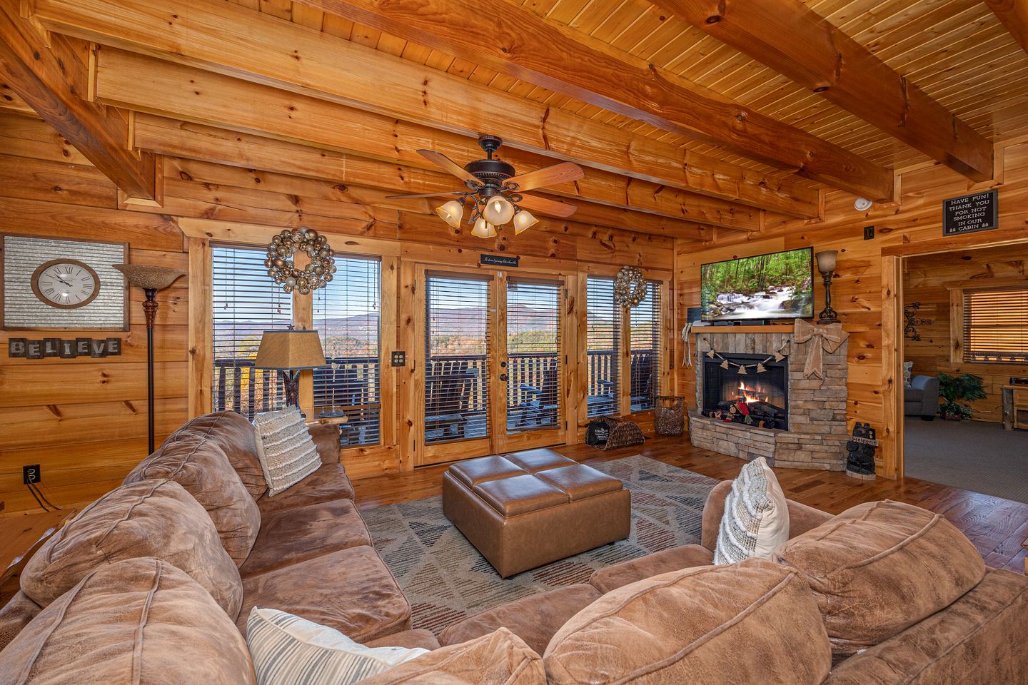 Enormous Group Cabin with Jacuzzi, Game Room and Stunning Views in Sevierville, Tennessee