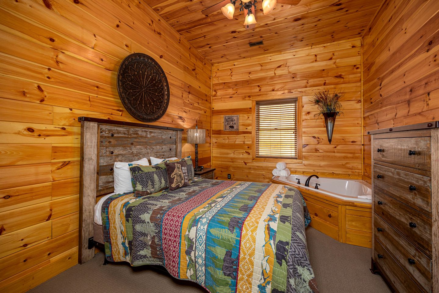 Enormous Group Cabin with Jacuzzi, Game Room and Stunning Views in Sevierville, Tennessee