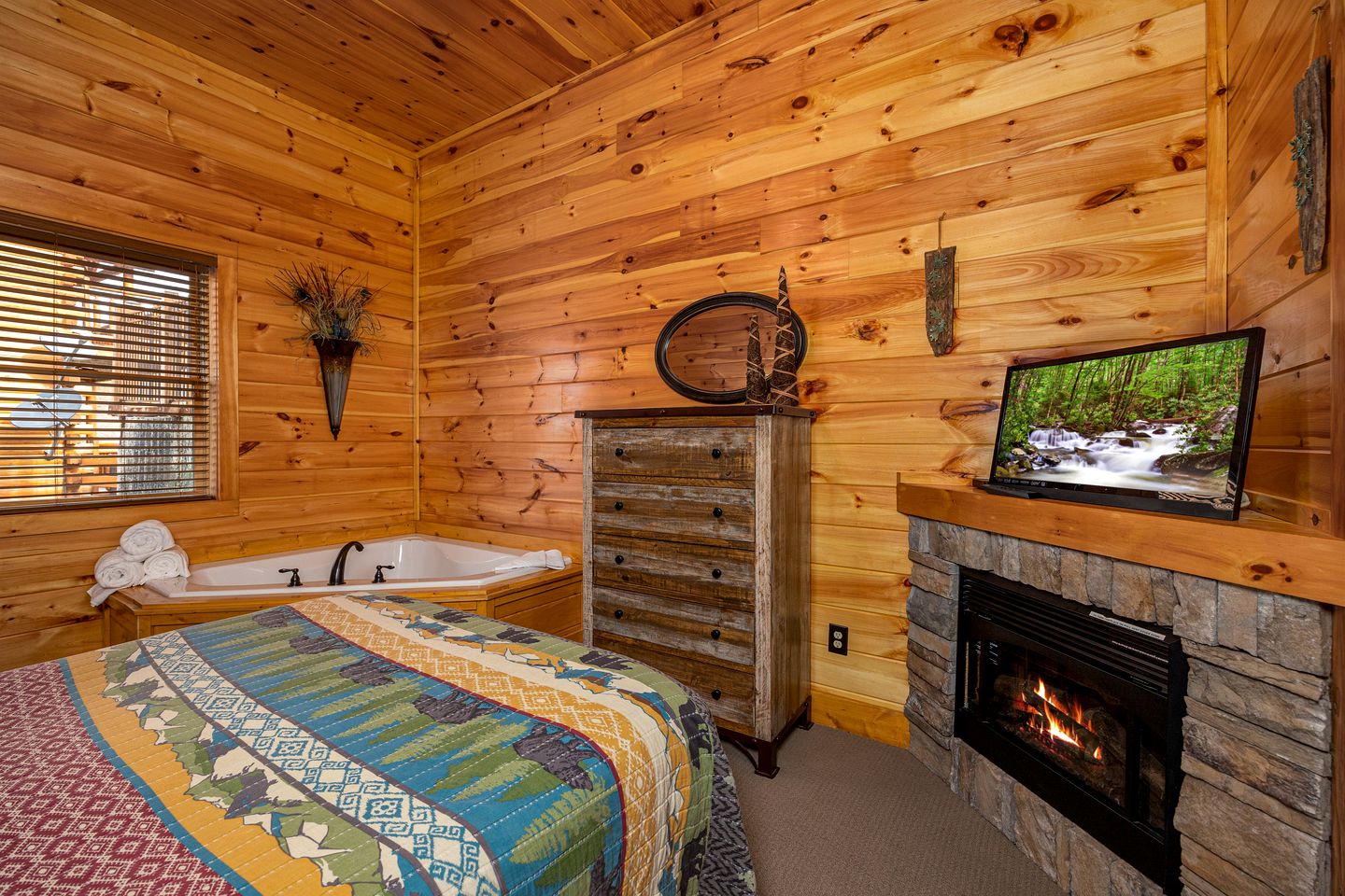 Enormous Group Cabin with Jacuzzi, Game Room and Stunning Views in Sevierville, Tennessee