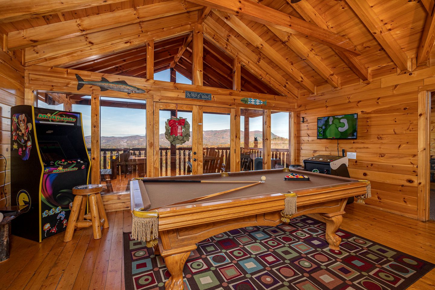 Enormous Group Cabin with Jacuzzi, Game Room and Stunning Views in Sevierville, Tennessee