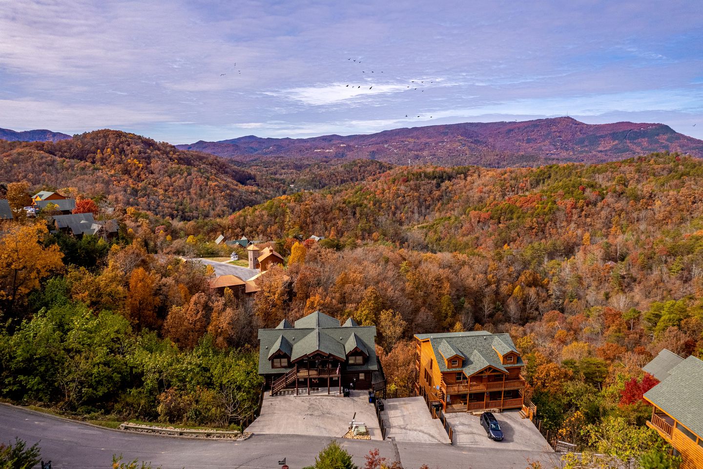 Enormous Group Cabin with Jacuzzi, Game Room and Stunning Views in Sevierville, Tennessee
