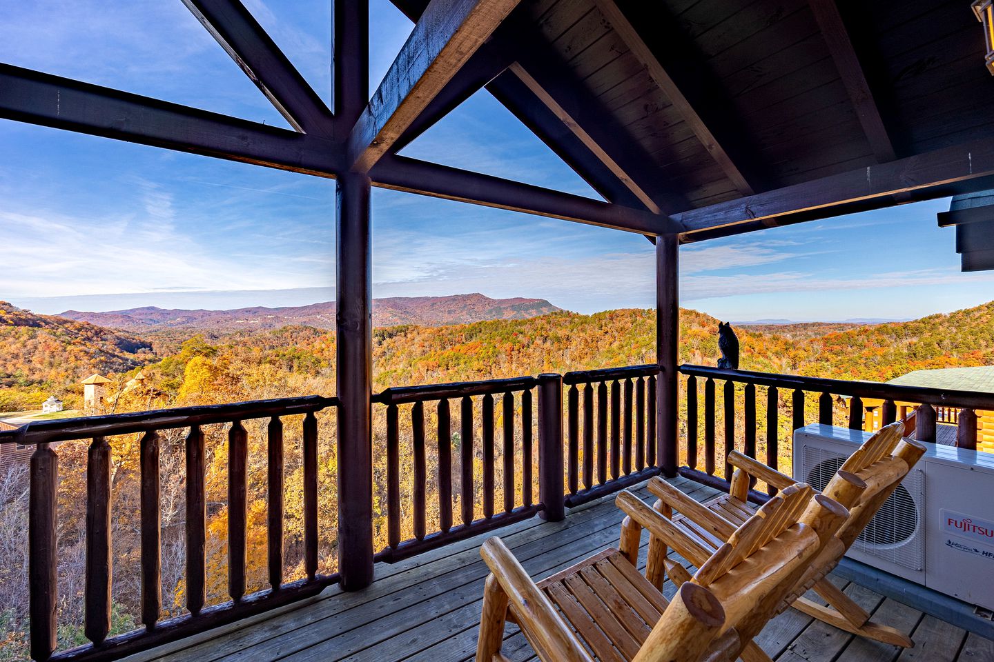 Enormous Group Cabin with Jacuzzi, Game Room and Stunning Views in Sevierville, Tennessee
