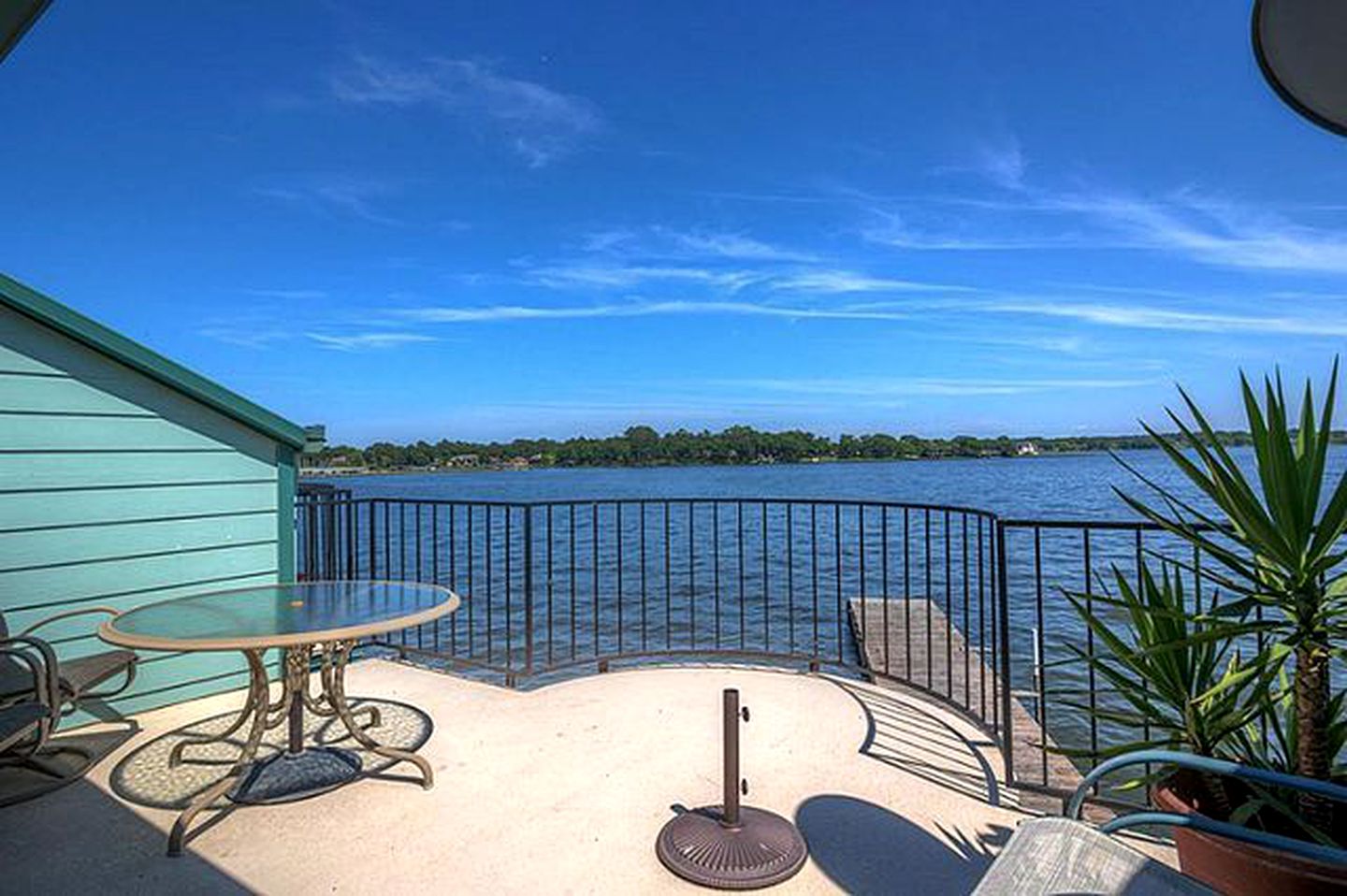 Waterfront Cottage Rental with Breathtaking Views near Houston, Texas