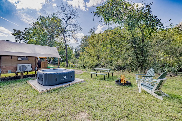 Safari Tents (United States of America, Newport, Tennessee)