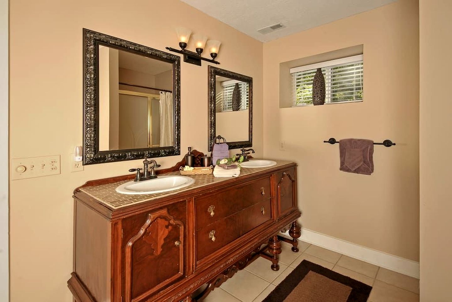 Splendid Spacious Cabin with Jacuzzi and Beautiful Private Deck in Sevierville, Tennessee