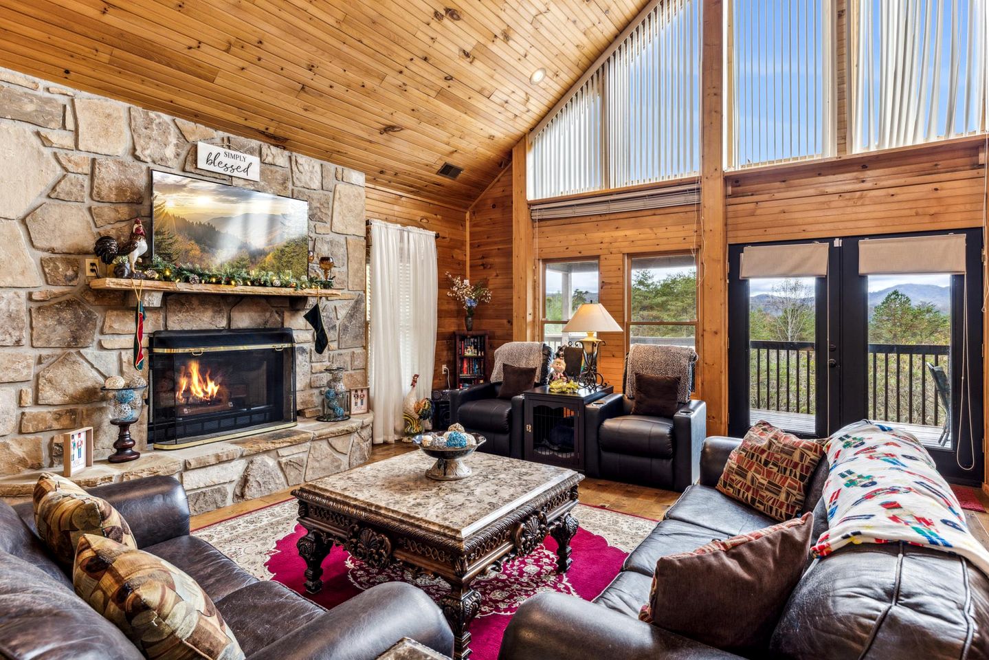 Splendid Spacious Cabin with Jacuzzi and Beautiful Private Deck in Sevierville, Tennessee