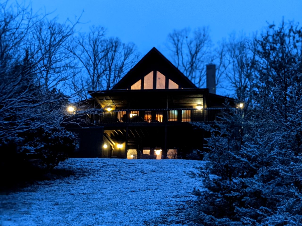 Splendid Spacious Cabin with Jacuzzi and Beautiful Private Deck in Sevierville, Tennessee