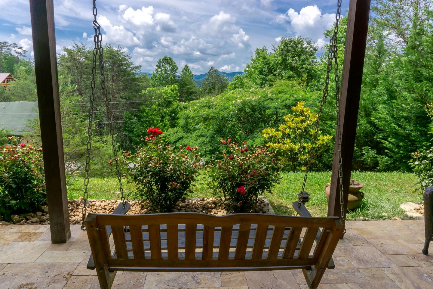 Splendid Spacious Cabin with Jacuzzi and Beautiful Private Deck in Sevierville, Tennessee