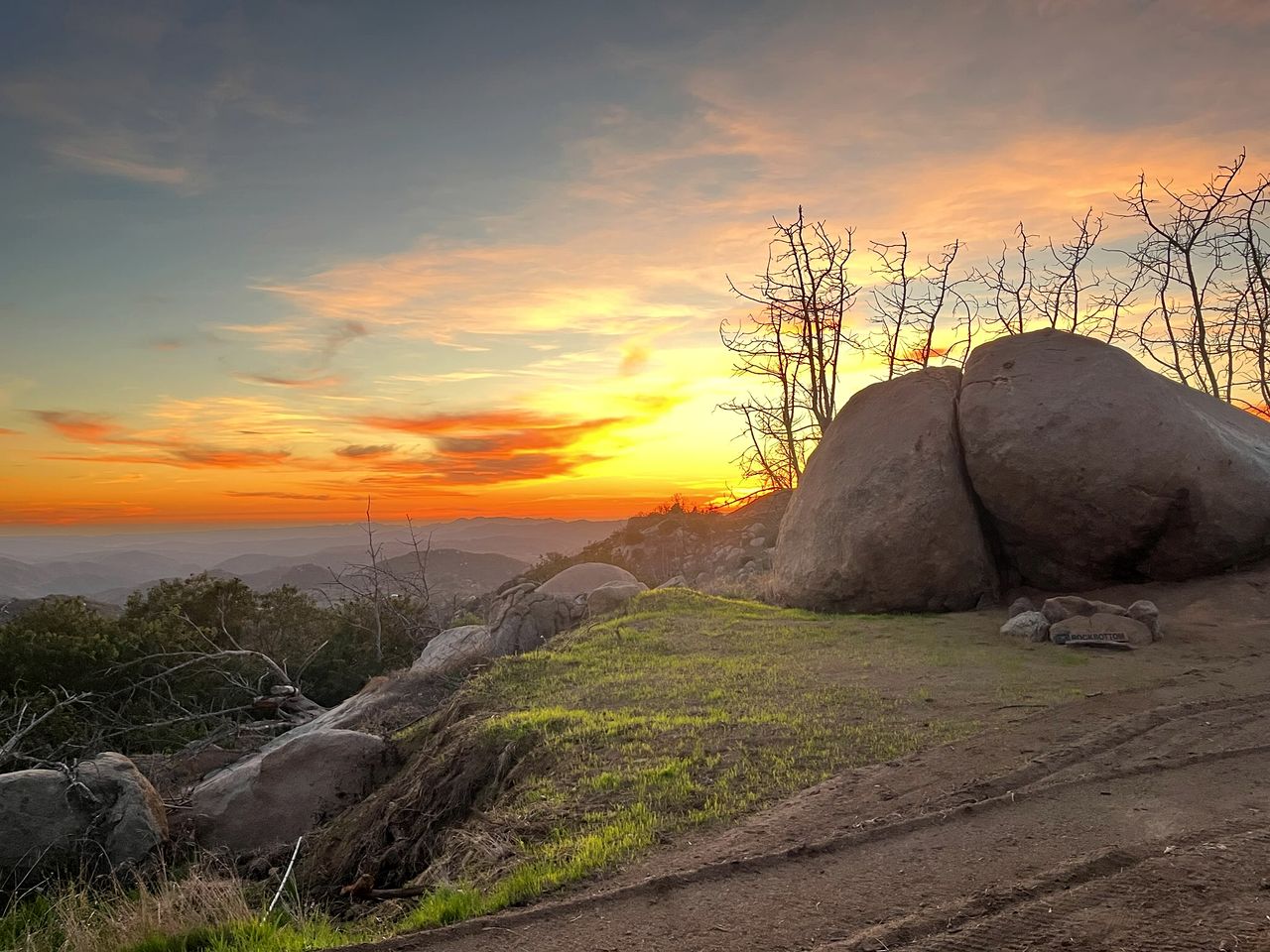 Luxurious Dome on Farm with Impressive Views at Splitrock Valley, California