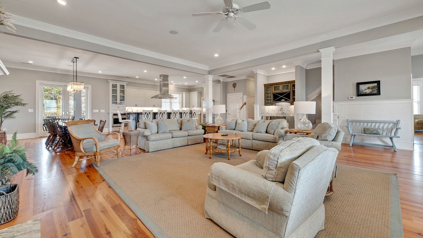 Cheerful Beach House with Swimming Pool in Georgetown, South Carolina