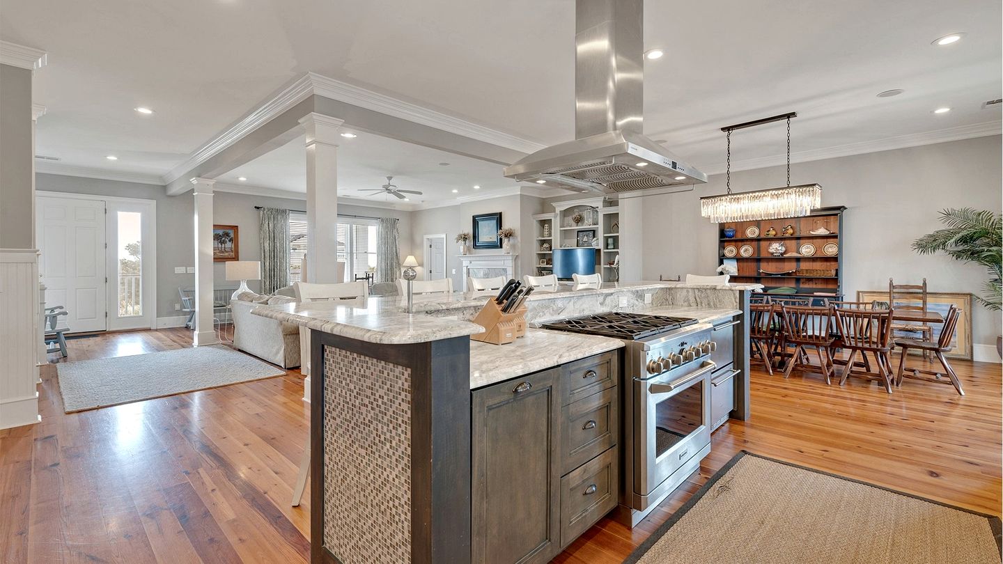 Cheerful Beach House with Swimming Pool in Georgetown, South Carolina