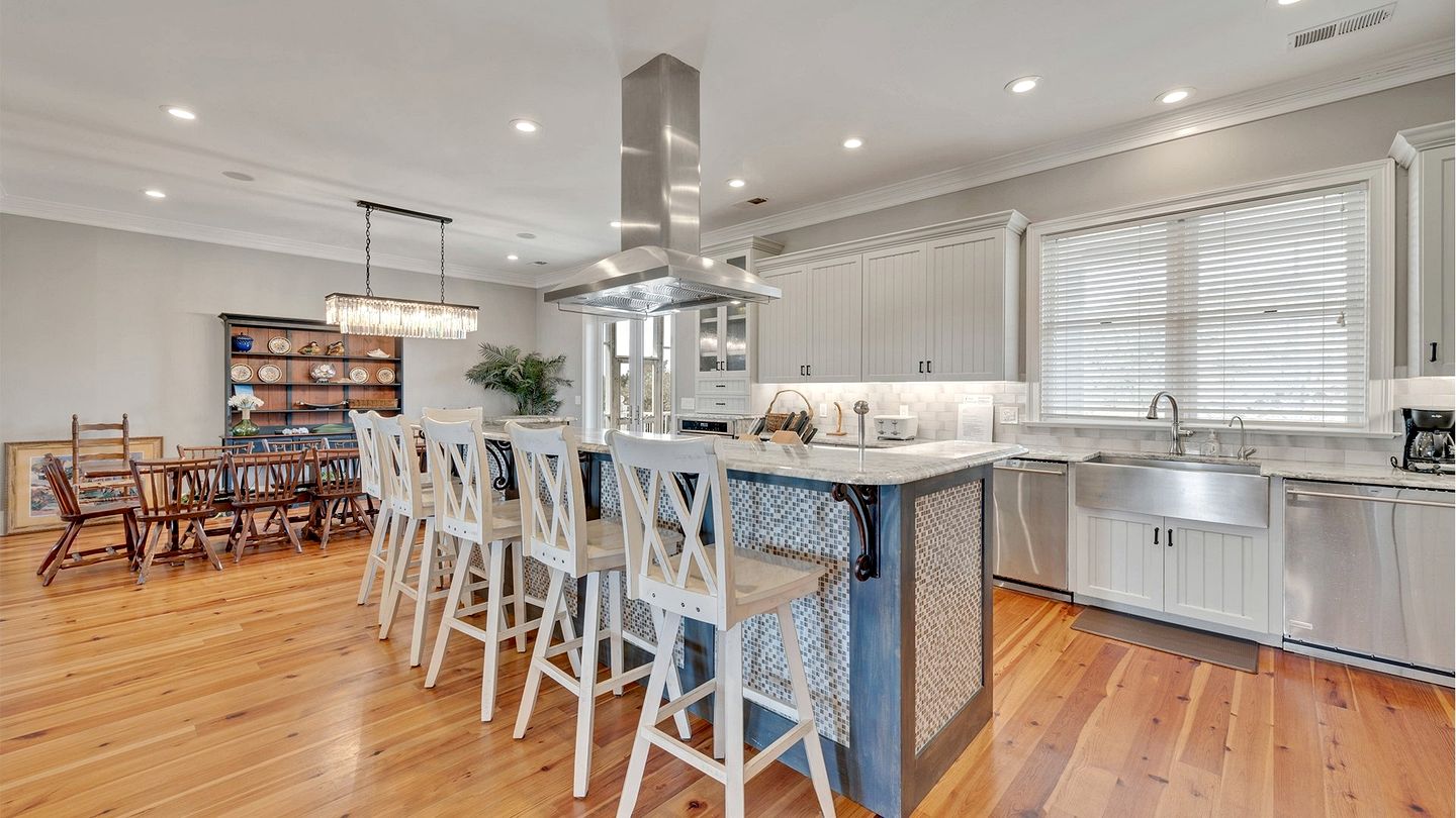Cheerful Beach House with Swimming Pool in Georgetown, South Carolina
