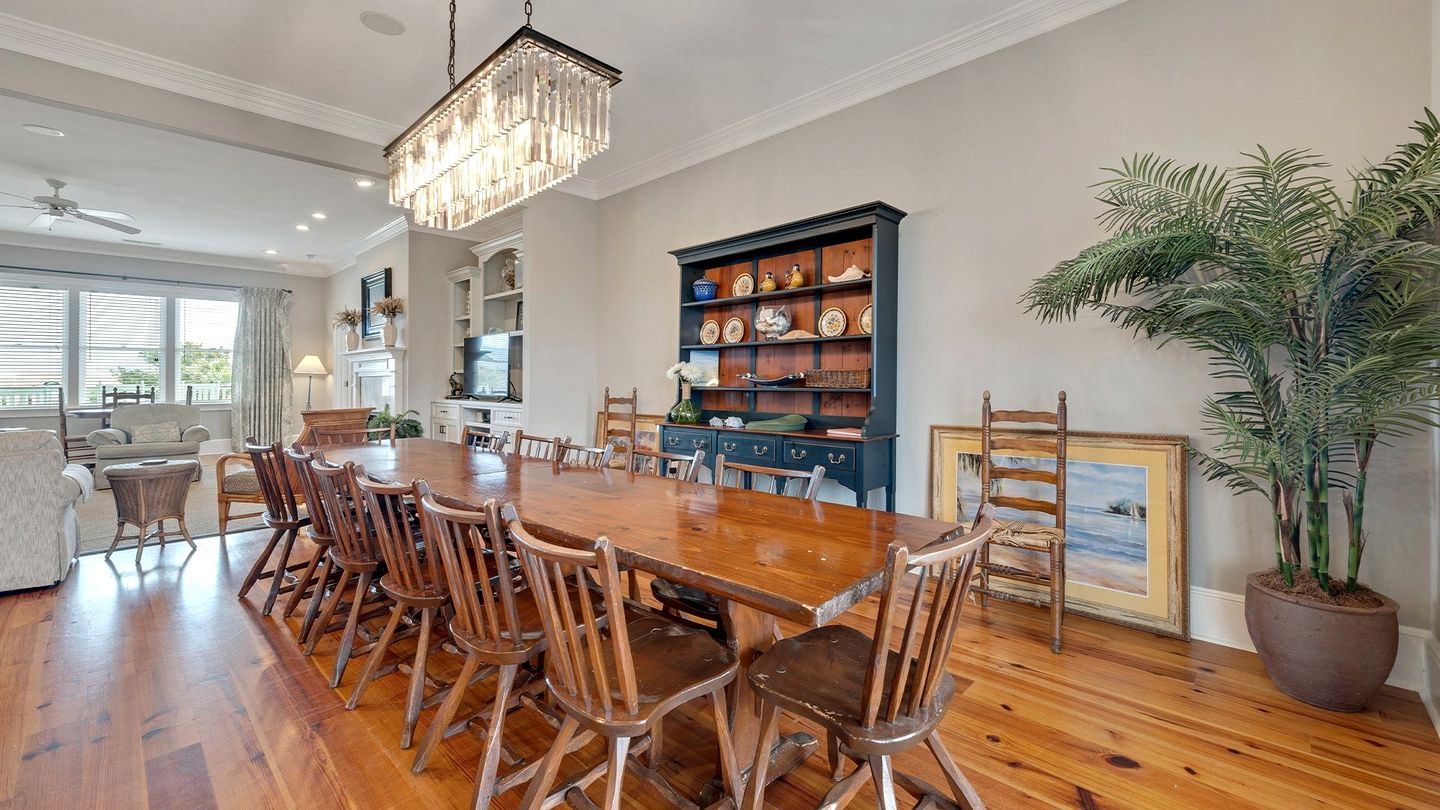 Cheerful Beach House with Swimming Pool in Georgetown, South Carolina