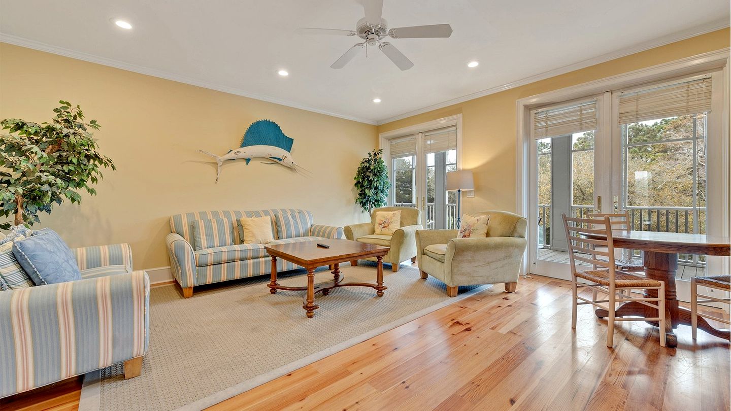 Cheerful Beach House with Swimming Pool in Georgetown, South Carolina