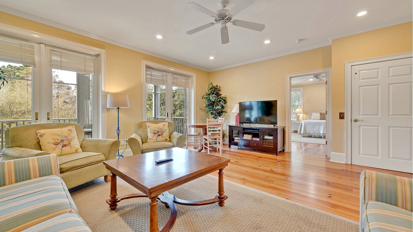 Cheerful Beach House with Swimming Pool in Georgetown, South Carolina