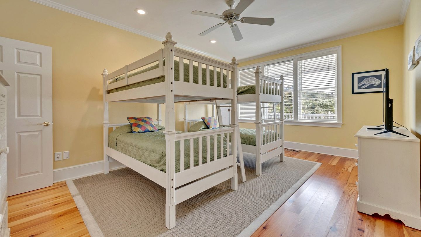 Cheerful Beach House with Swimming Pool in Georgetown, South Carolina