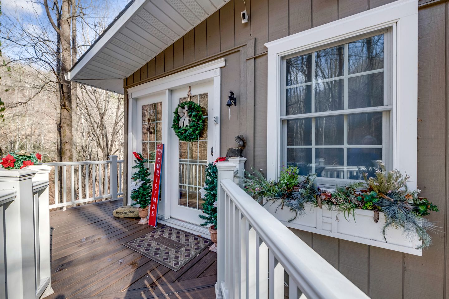 Stunning Cottage with Tennis Court and Hot-tub in Sevierville, Tennessee